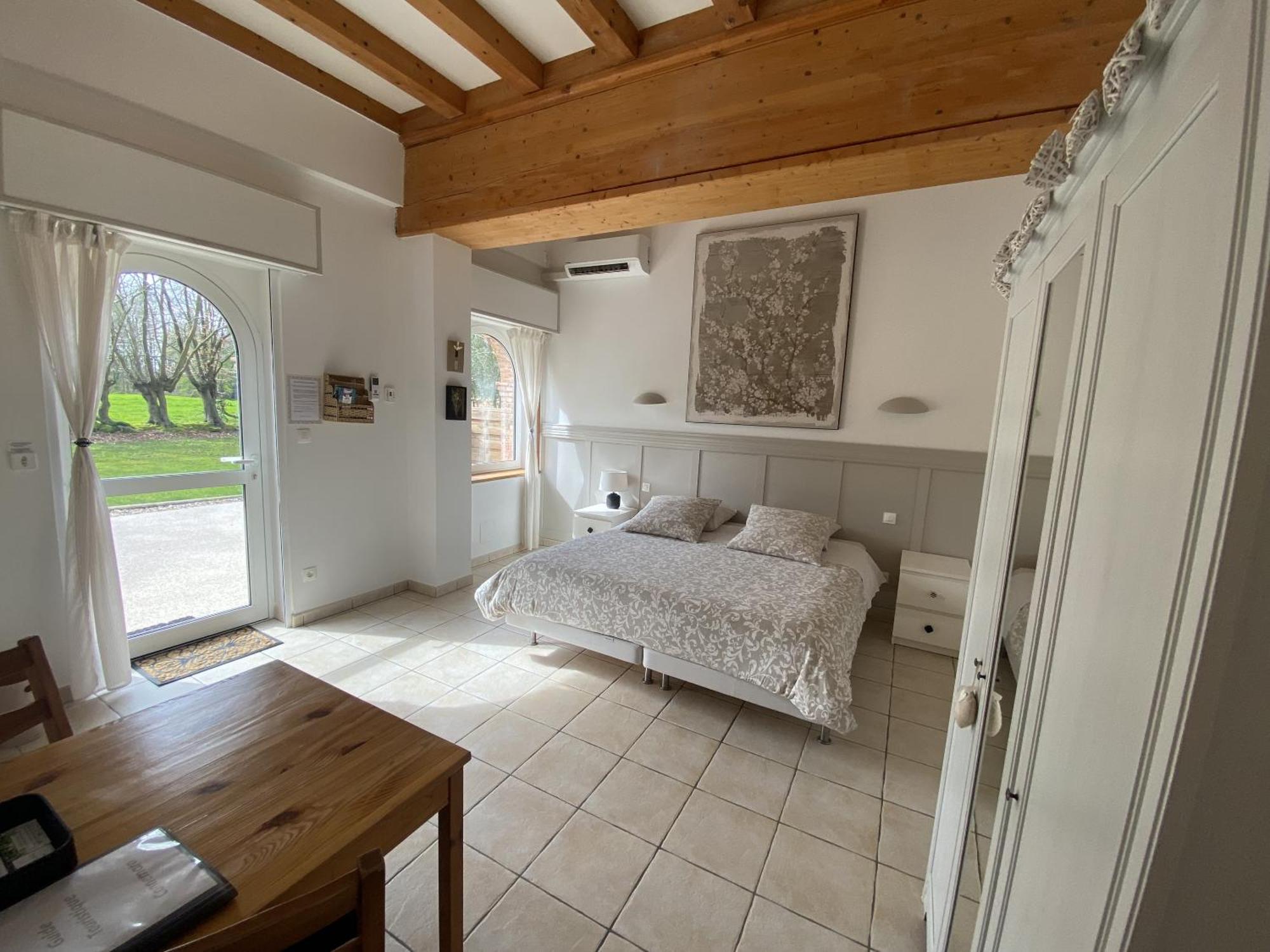 Chambres D'Hotes Aux Ecuries Du Chateau Contremoulins Kamer foto