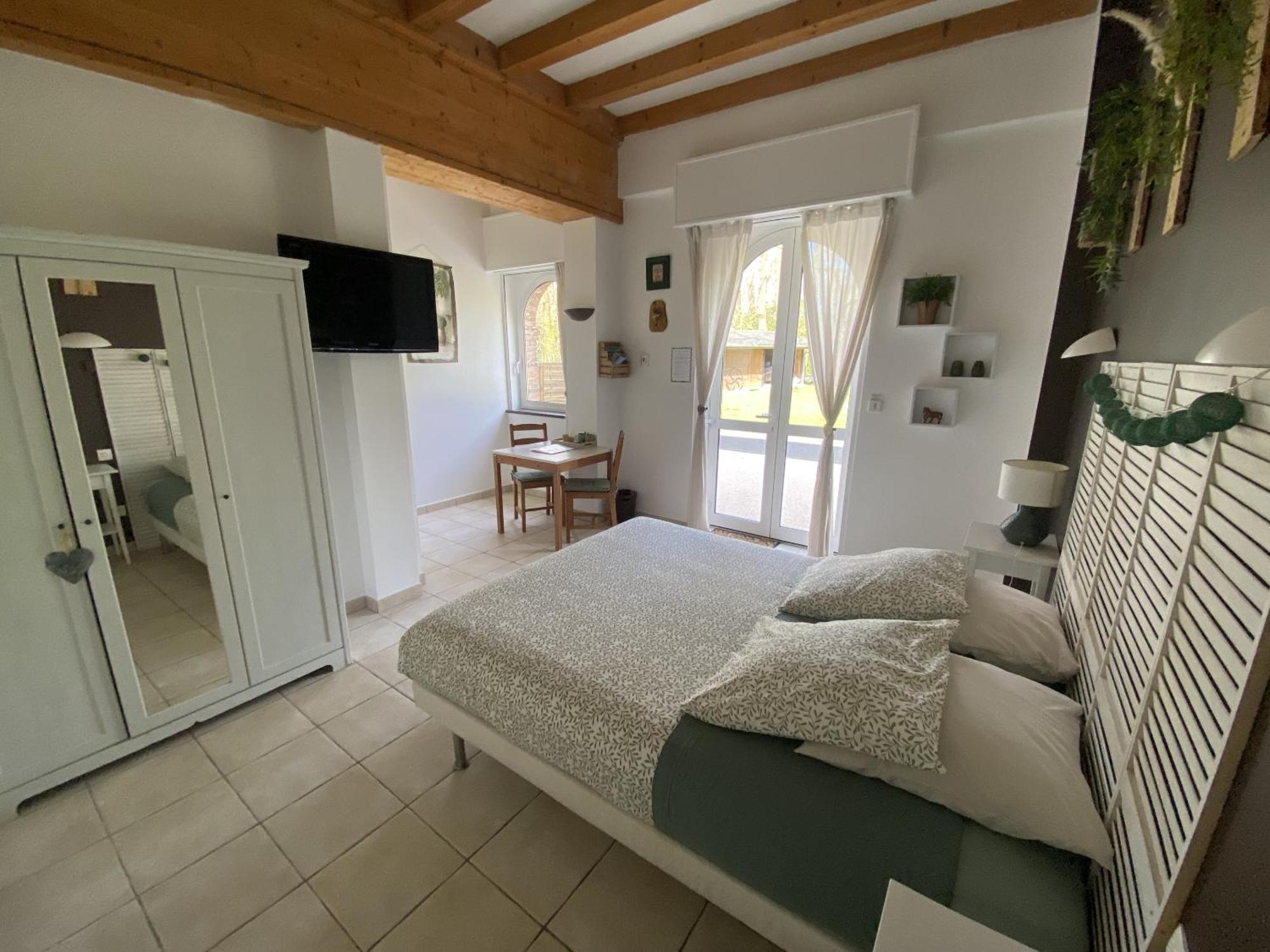 Chambres D'Hotes Aux Ecuries Du Chateau Contremoulins Kamer foto