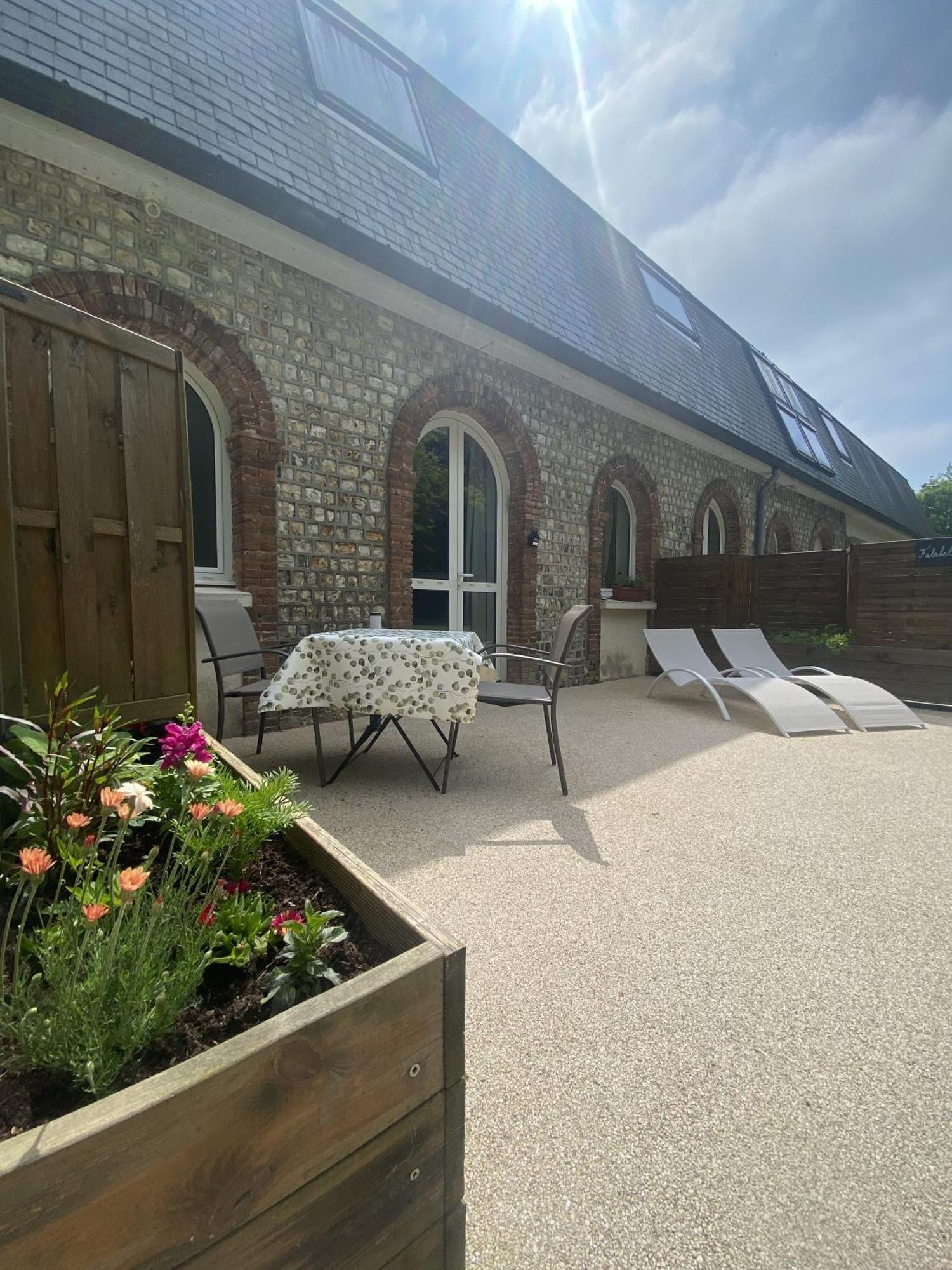 Chambres D'Hotes Aux Ecuries Du Chateau Contremoulins Buitenkant foto