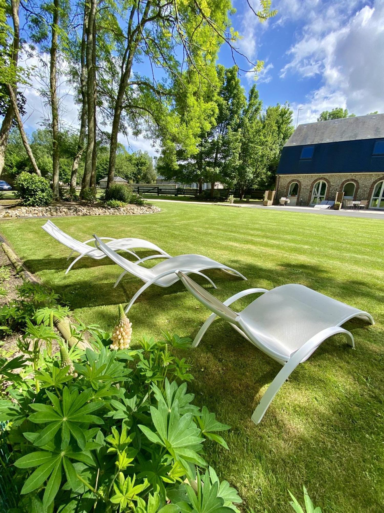 Chambres D'Hotes Aux Ecuries Du Chateau Contremoulins Buitenkant foto